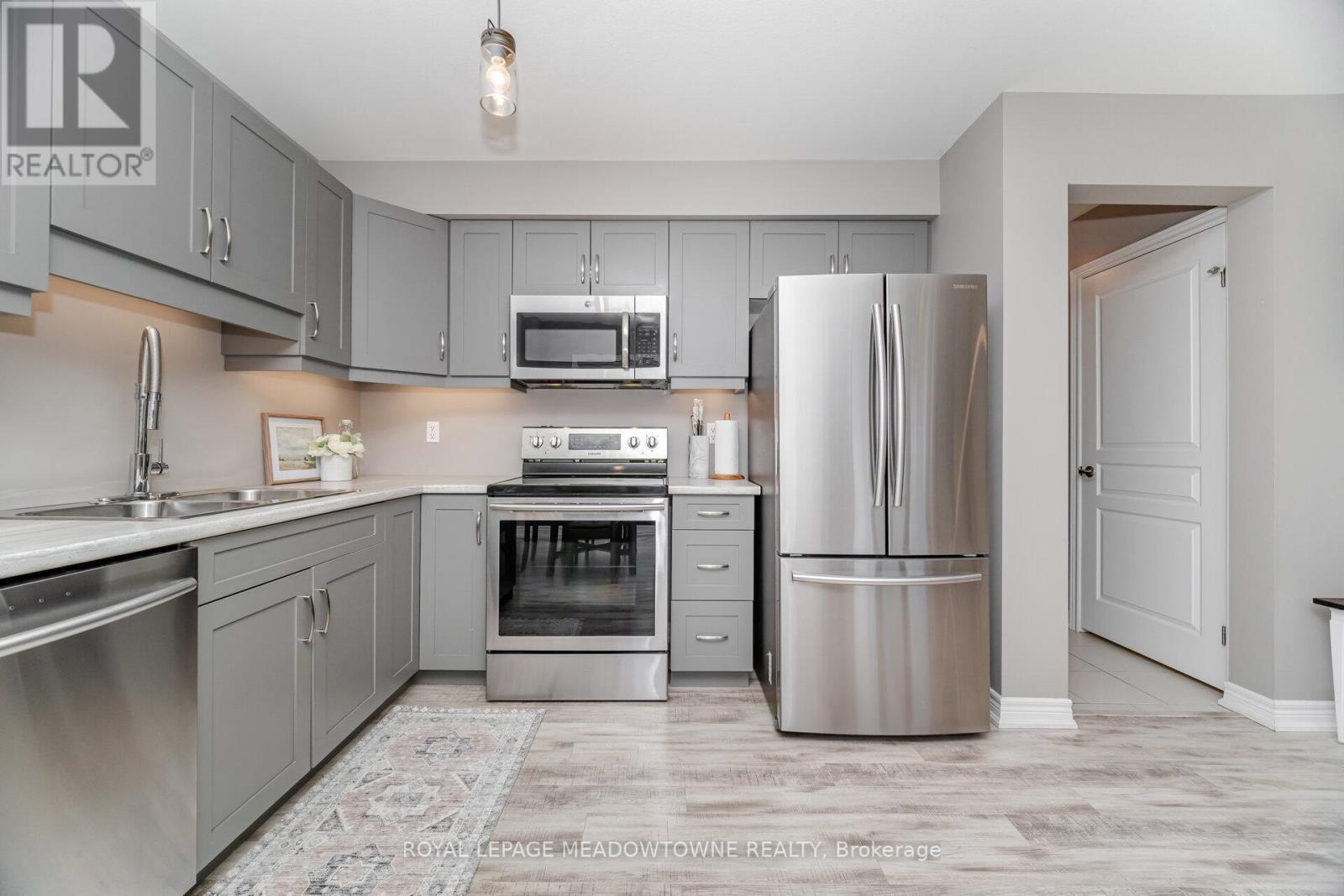 












6338 SHAPTON CRESCENT

,
Niagara Falls,




Ontario
L2H0L9

