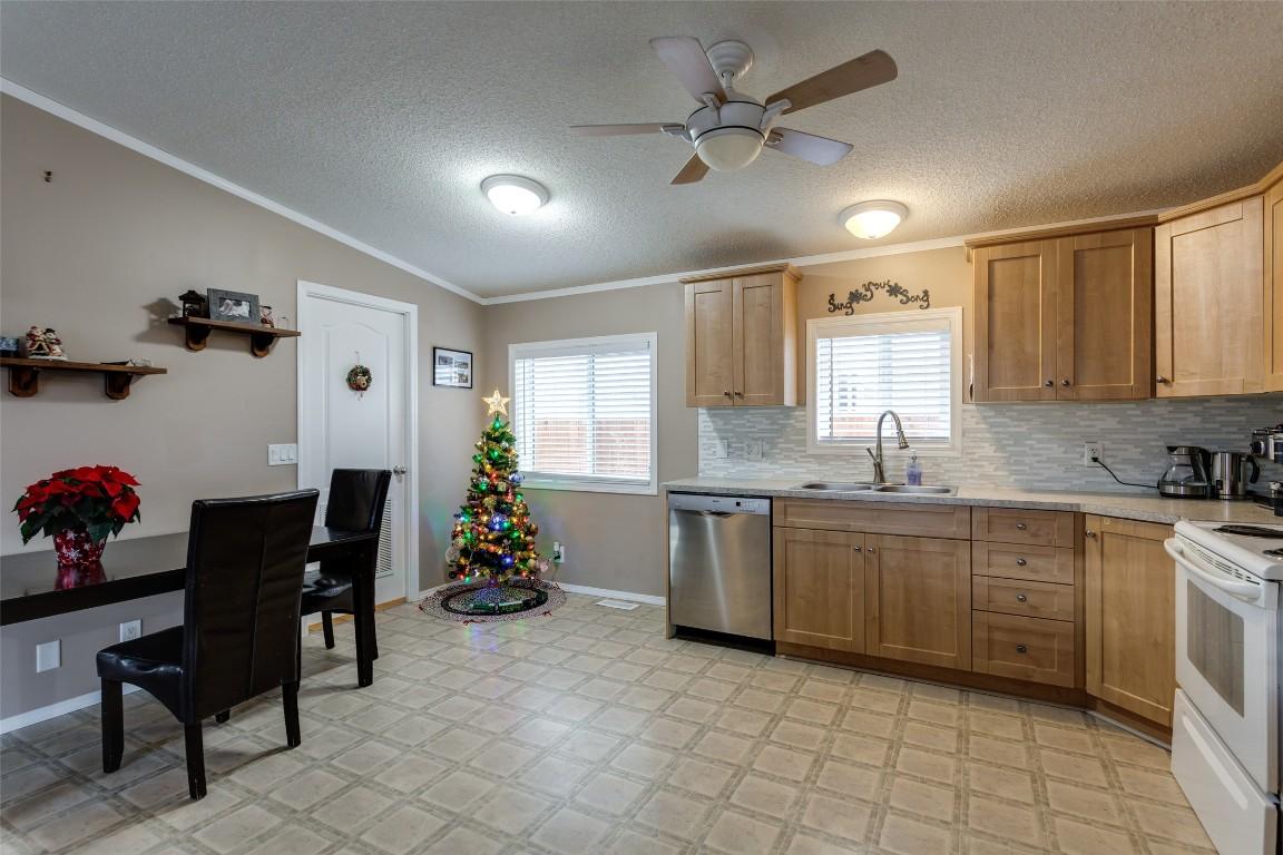 









2440


Old Okanagan

Highway, 1026



BC
V4T 3A3

