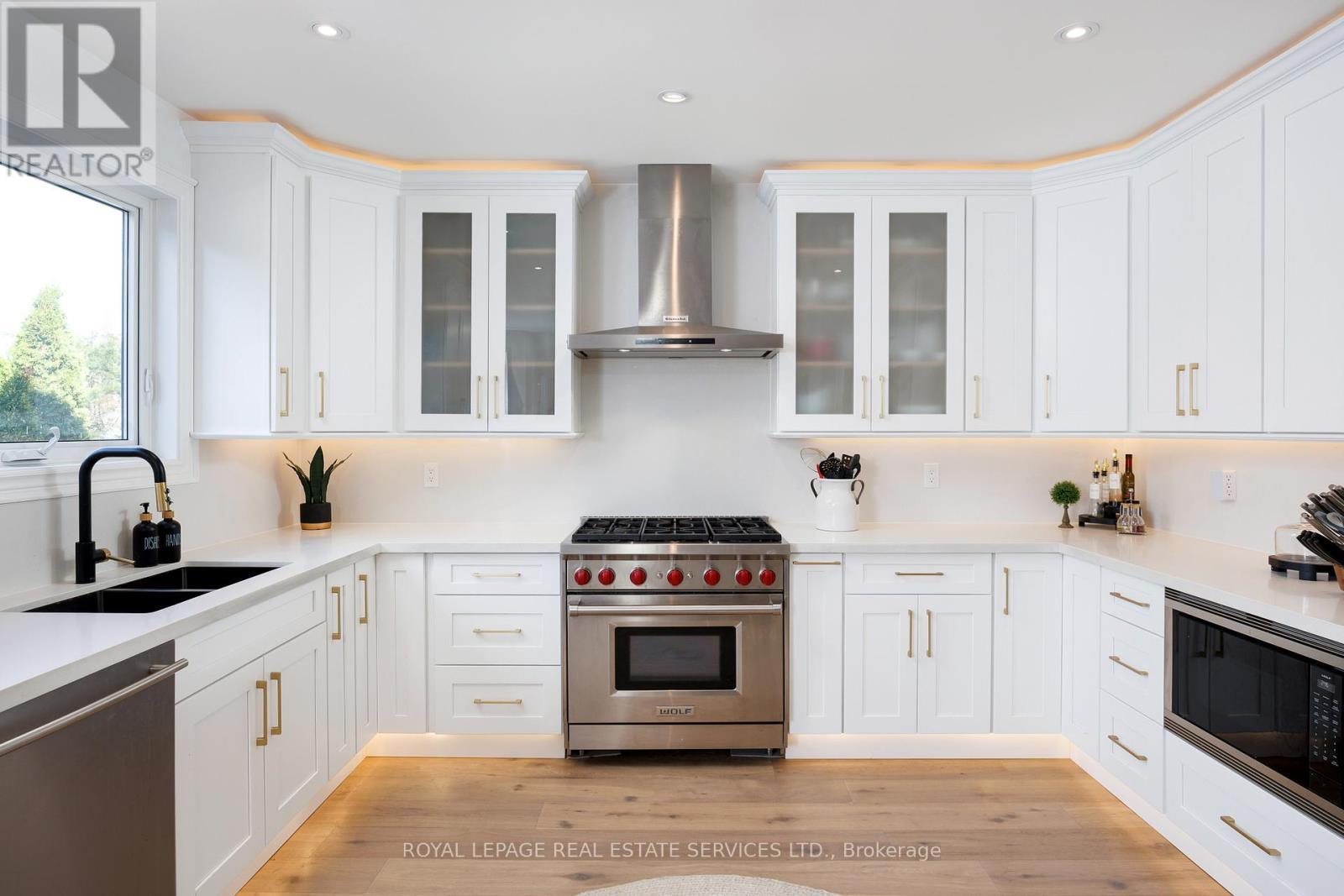 












1483 THE LINKS DRIVE

,
Oakville,




Ontario
L6M2P2

