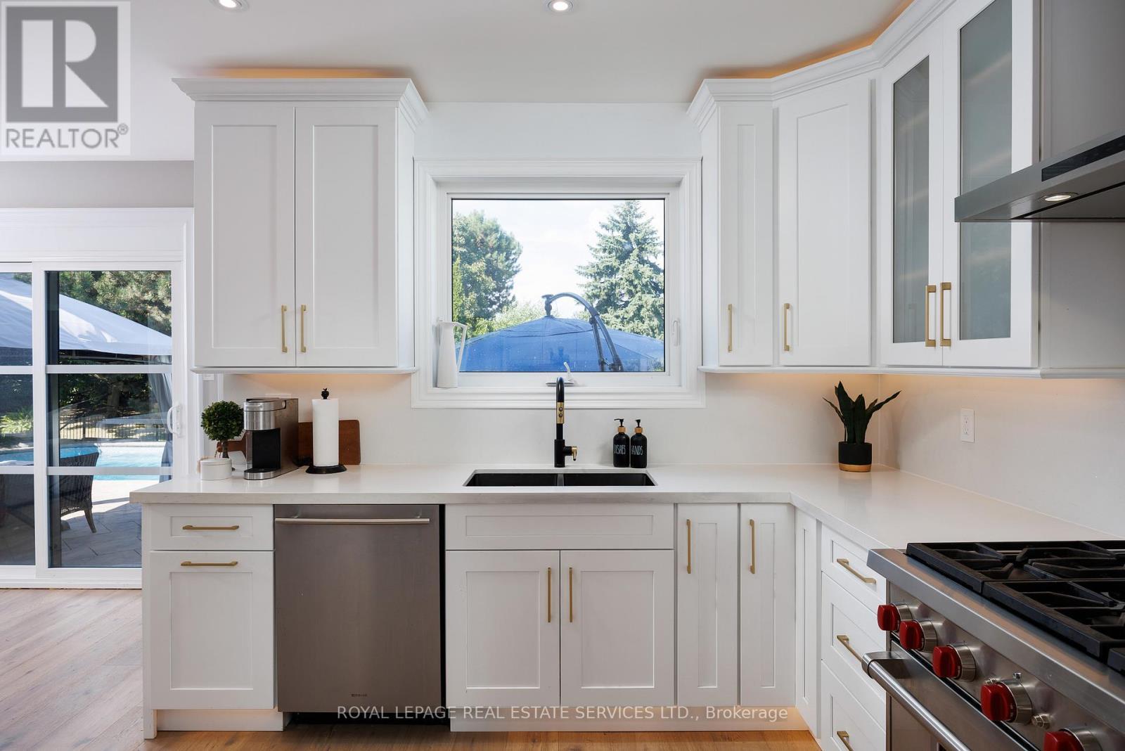 












1483 THE LINKS DRIVE

,
Oakville,




Ontario
L6M2P2

