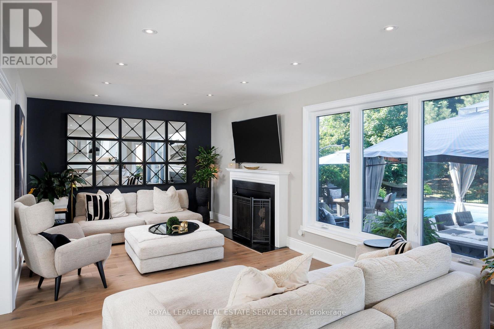 












1483 THE LINKS DRIVE

,
Oakville,




Ontario
L6M2P2

