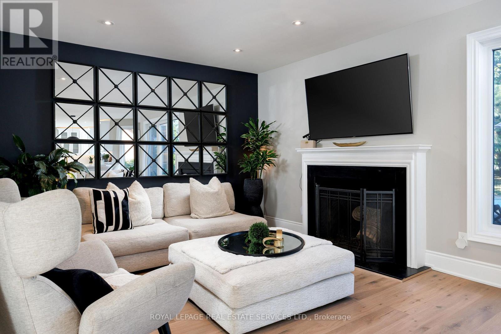 












1483 THE LINKS DRIVE

,
Oakville,




Ontario
L6M2P2

