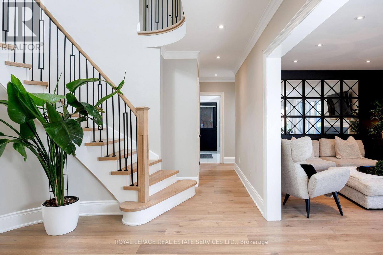 












1483 THE LINKS DRIVE

,
Oakville,




Ontario
L6M2P2

