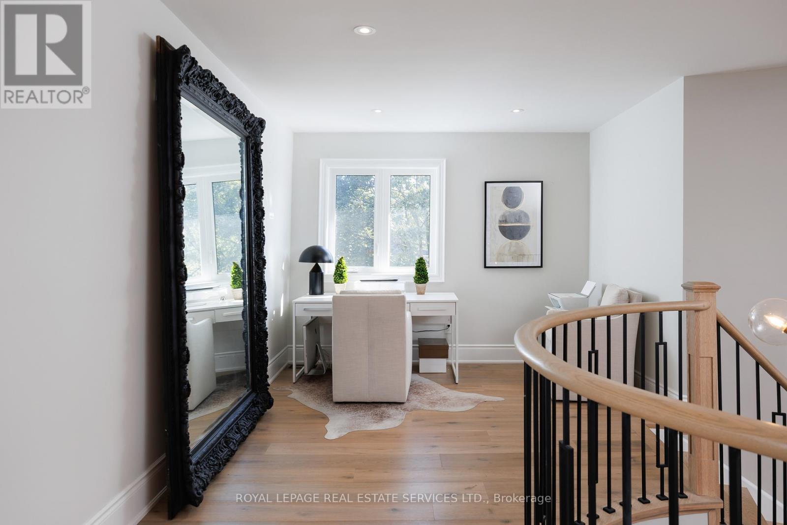 












1483 THE LINKS DRIVE

,
Oakville,




Ontario
L6M2P2

