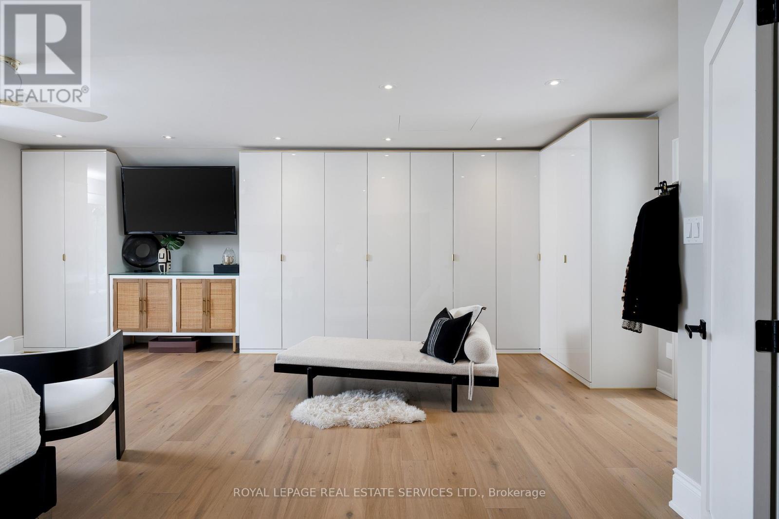 












1483 THE LINKS DRIVE

,
Oakville,




Ontario
L6M2P2

