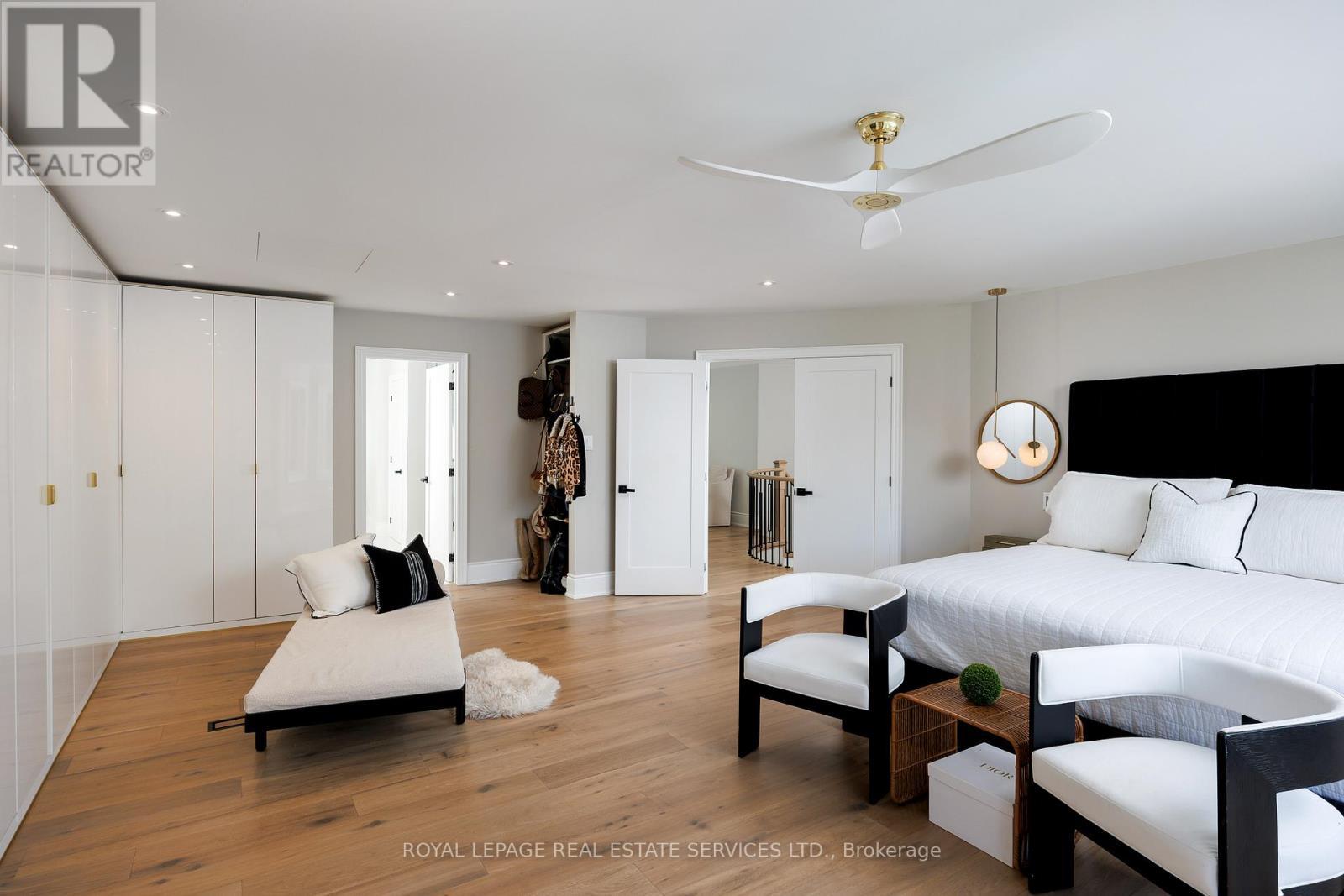 












1483 THE LINKS DRIVE

,
Oakville,




Ontario
L6M2P2

