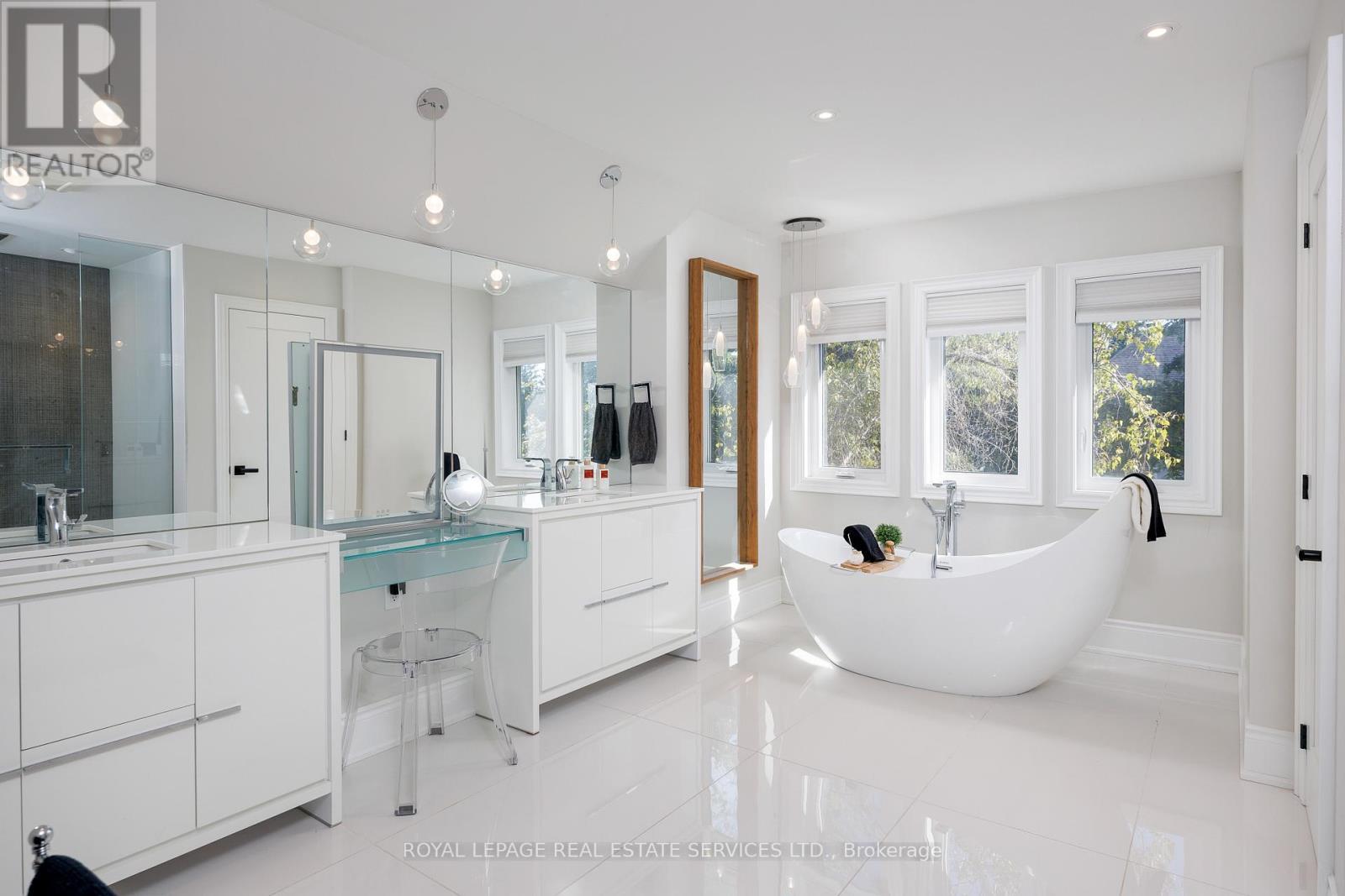 












1483 THE LINKS DRIVE

,
Oakville,




Ontario
L6M2P2

