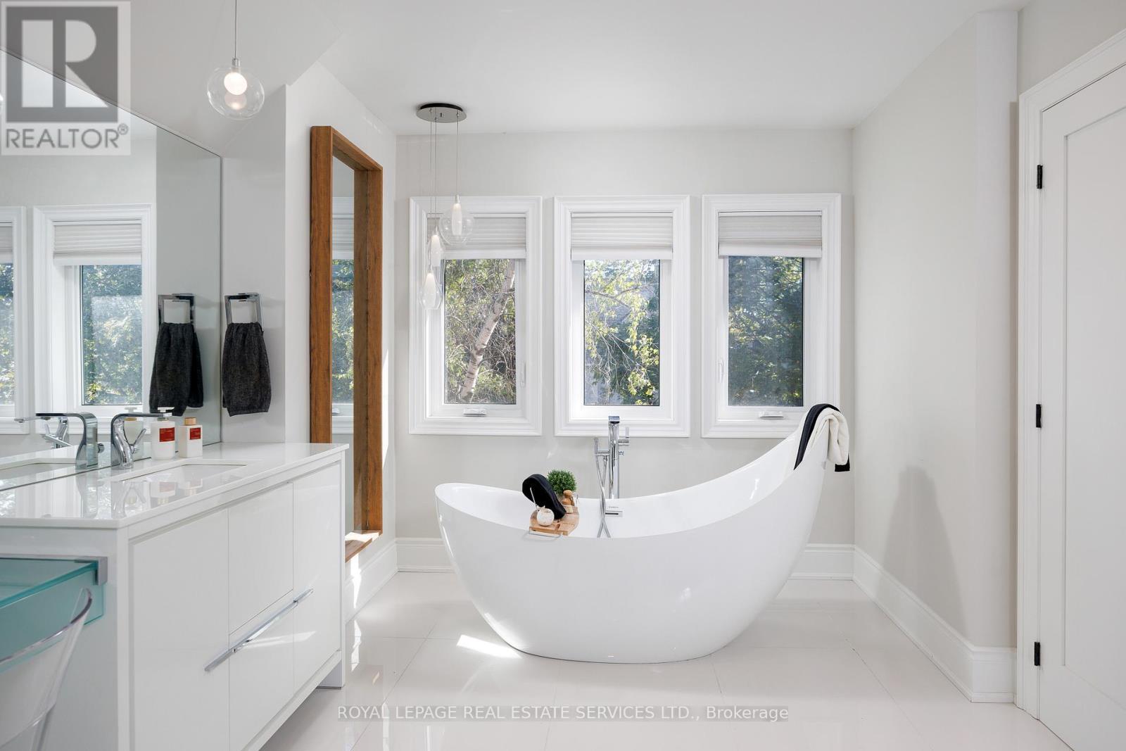 












1483 THE LINKS DRIVE

,
Oakville,




Ontario
L6M2P2

