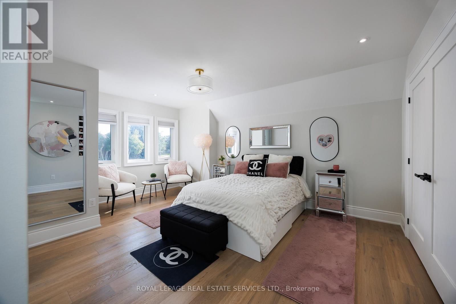 












1483 THE LINKS DRIVE

,
Oakville,




Ontario
L6M2P2

