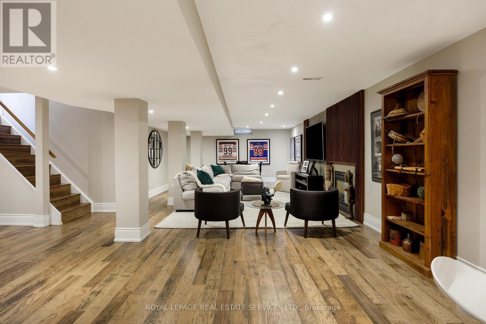 












1483 THE LINKS DRIVE

,
Oakville,




Ontario
L6M2P2

