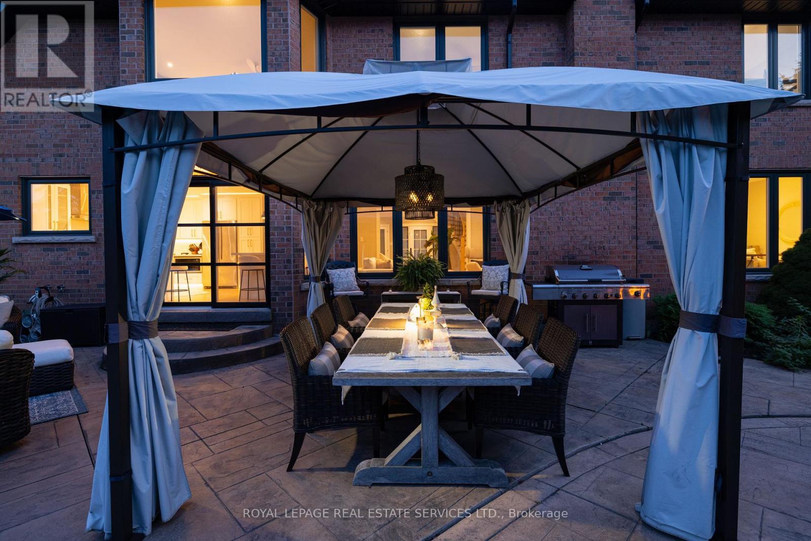 












1483 THE LINKS DRIVE

,
Oakville,




Ontario
L6M2P2

