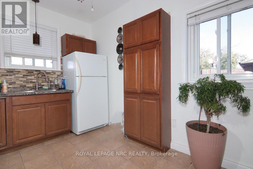 












5192 HAMILTON STREET

,
Niagara Falls (Downtown),




Ontario
L2E2W3

