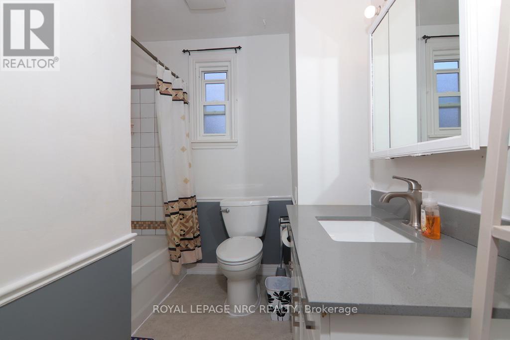 












5192 HAMILTON STREET

,
Niagara Falls (Downtown),




Ontario
L2E2W3

