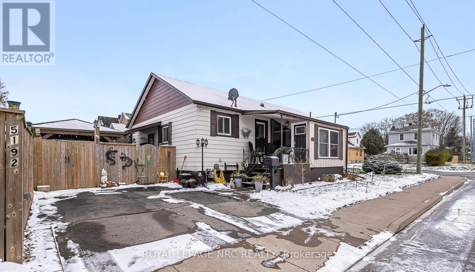 












5192 HAMILTON STREET

,
Niagara Falls (Downtown),




Ontario
L2E2W3

