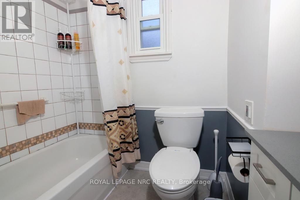 












5192 HAMILTON STREET

,
Niagara Falls (Downtown),




Ontario
L2E2W3

