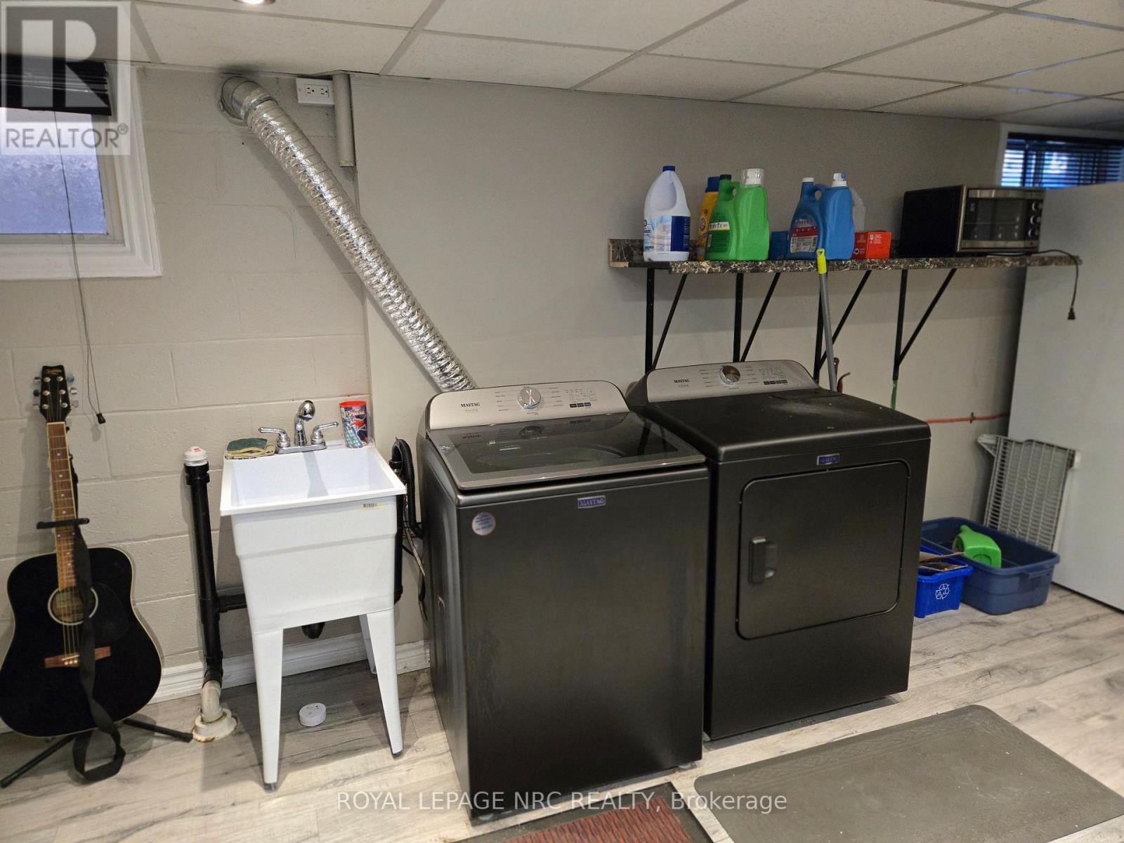 












5192 HAMILTON STREET

,
Niagara Falls (Downtown),




Ontario
L2E2W3

