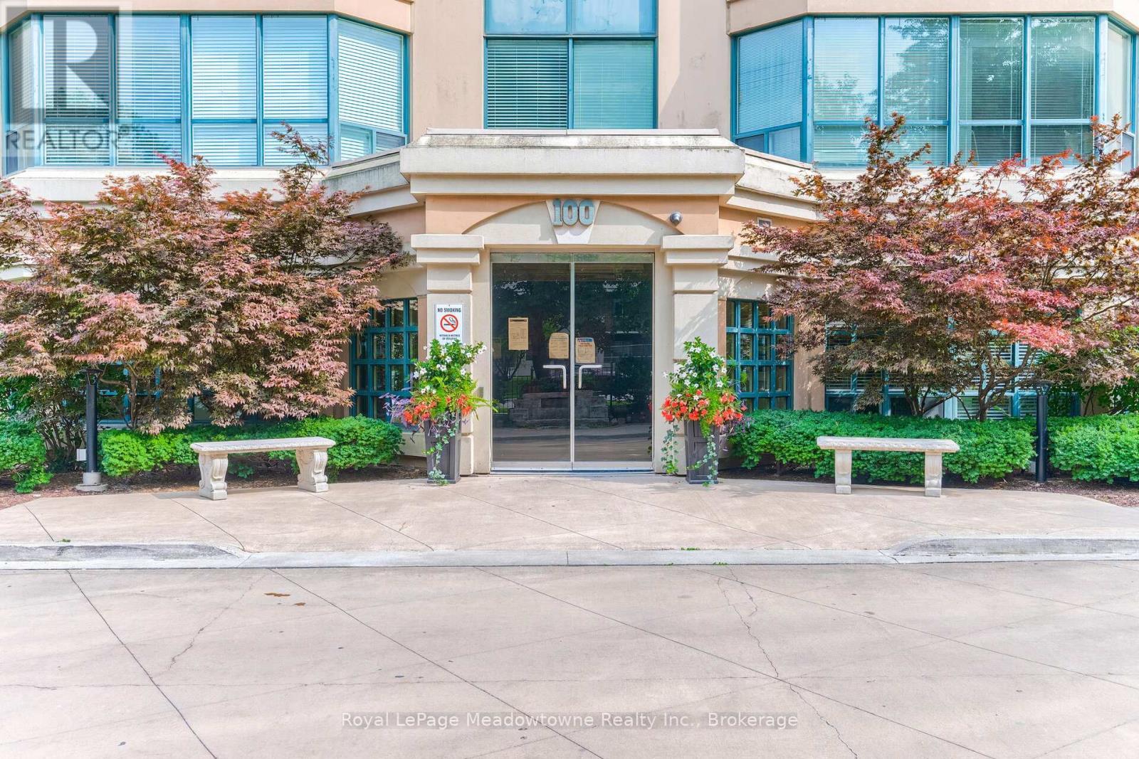 












1003 - 100 MILLSIDE DRIVE

,
Milton (OM Old Milton),




Ontario
L9T5E2

