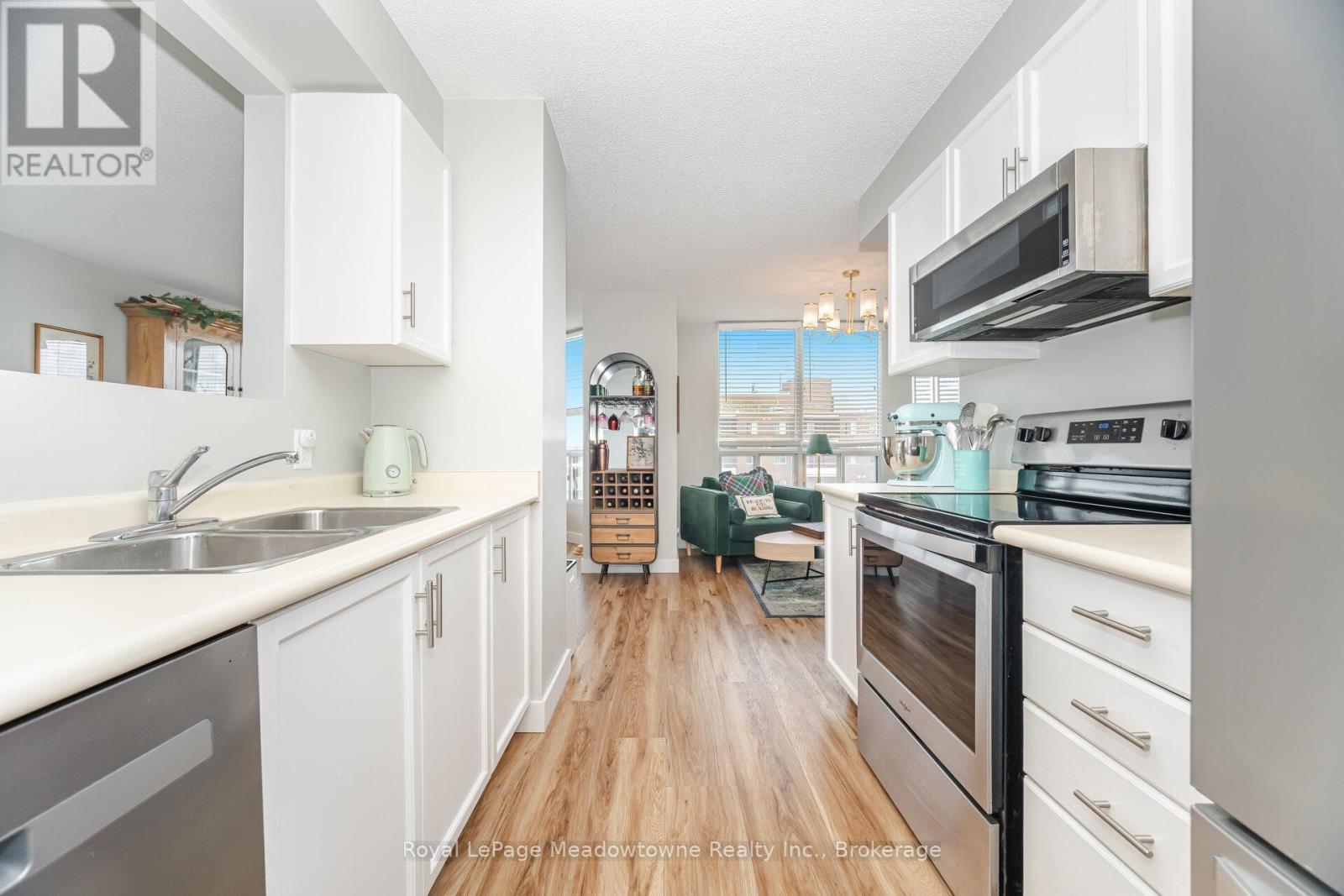 












1003 - 100 MILLSIDE DRIVE

,
Milton (OM Old Milton),




Ontario
L9T5E2

