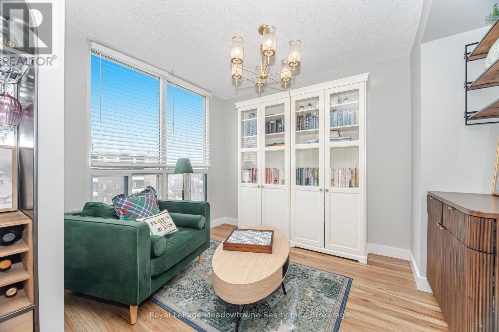 












1003 - 100 MILLSIDE DRIVE

,
Milton (OM Old Milton),




Ontario
L9T5E2

