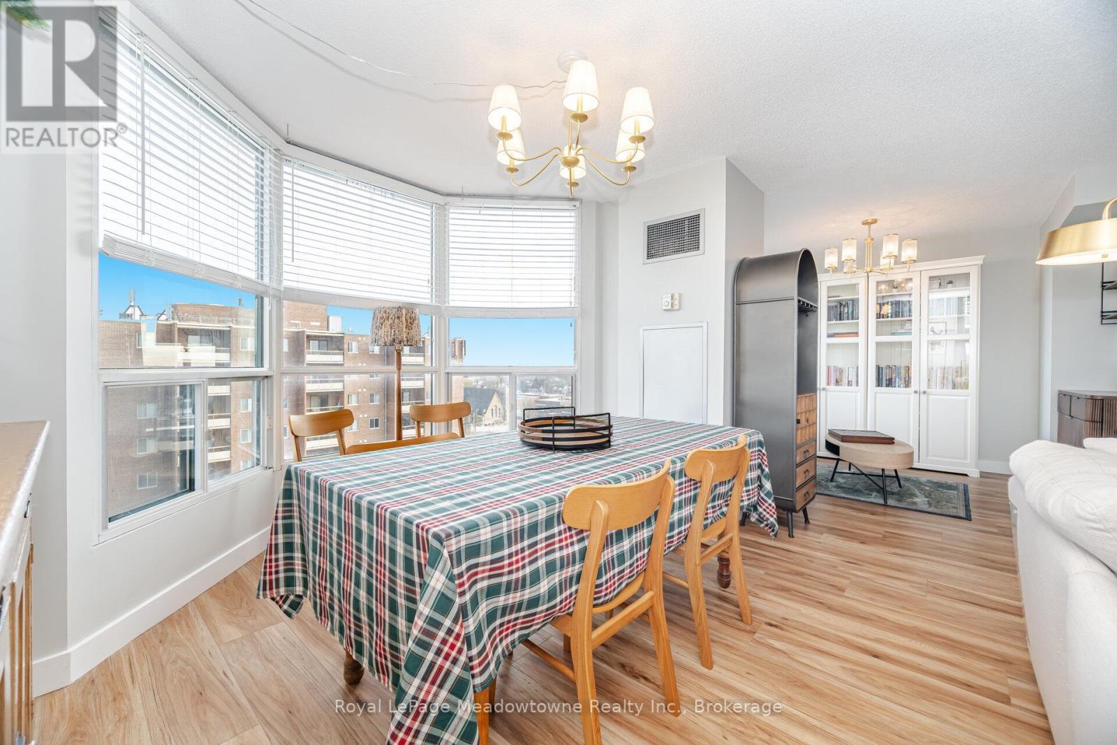 












1003 - 100 MILLSIDE DRIVE

,
Milton (OM Old Milton),




Ontario
L9T5E2

