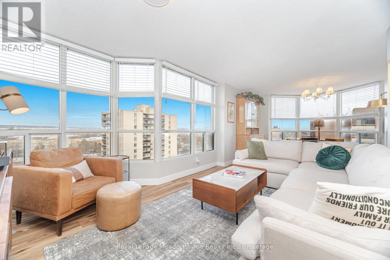 












1003 - 100 MILLSIDE DRIVE

,
Milton (OM Old Milton),




Ontario
L9T5E2

