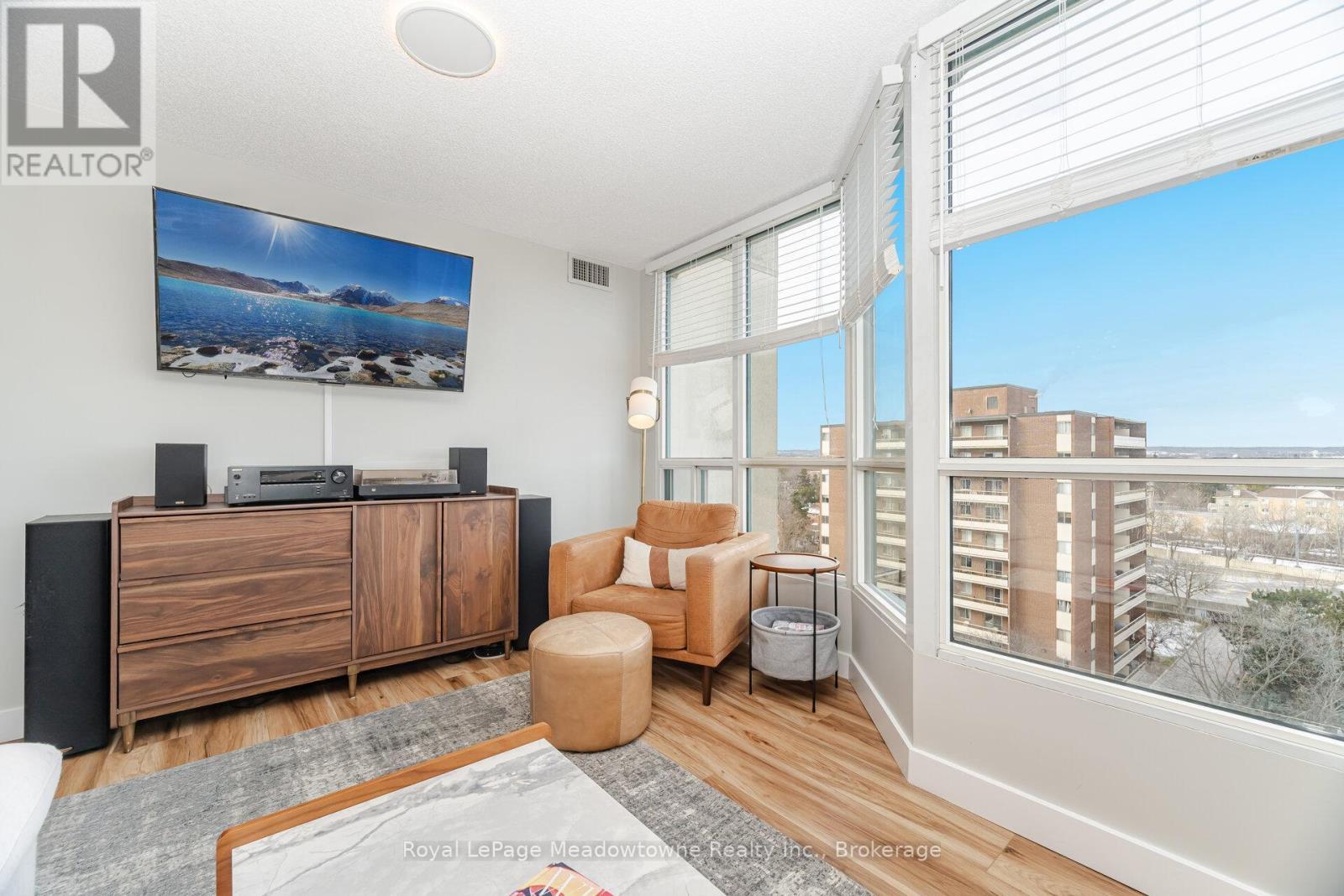 












1003 - 100 MILLSIDE DRIVE

,
Milton (OM Old Milton),




Ontario
L9T5E2

