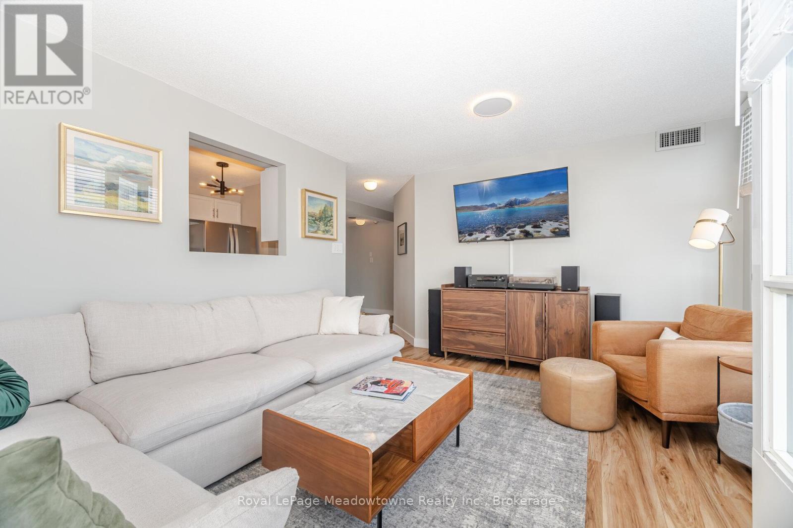 












1003 - 100 MILLSIDE DRIVE

,
Milton (OM Old Milton),




Ontario
L9T5E2

