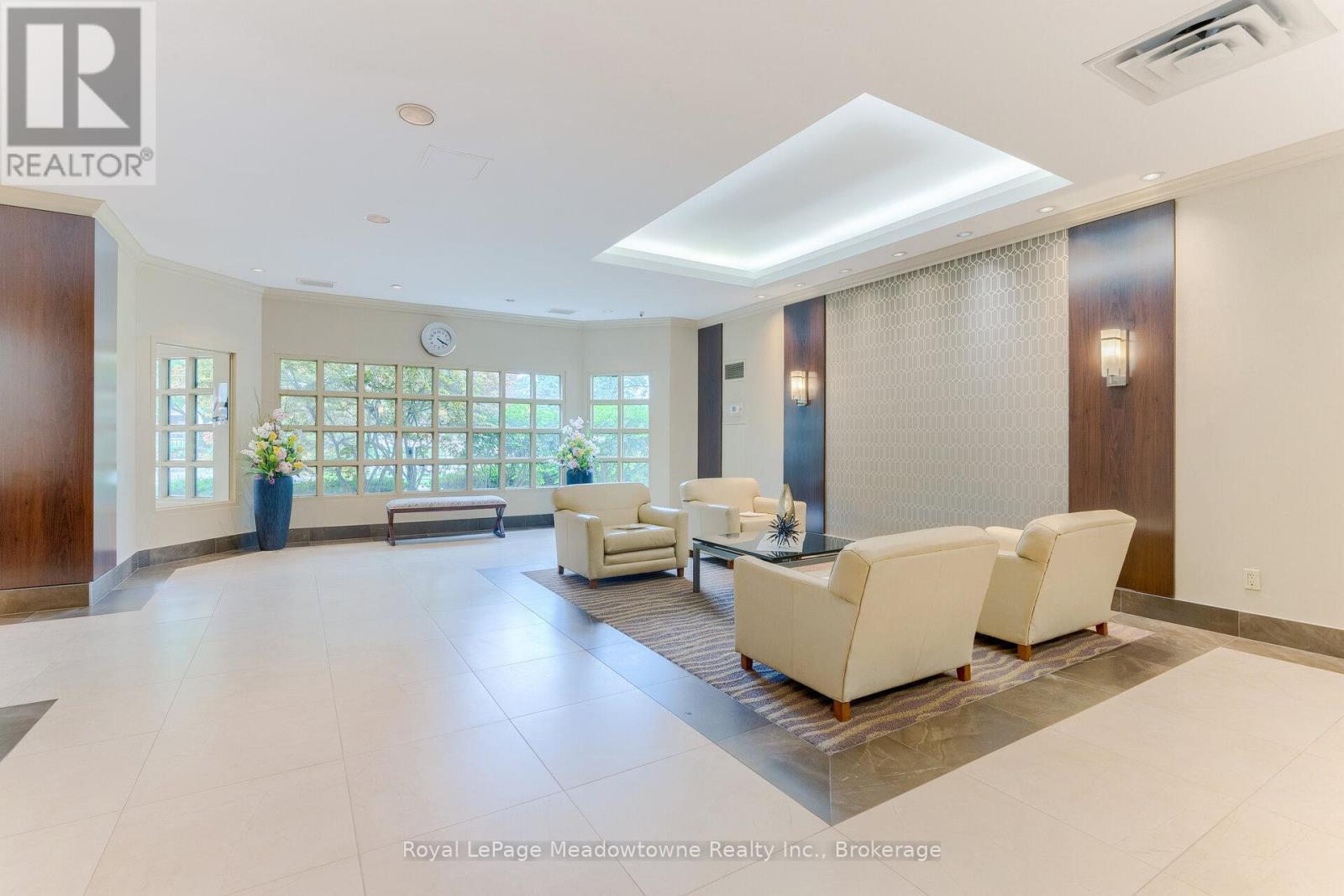 












1003 - 100 MILLSIDE DRIVE

,
Milton (OM Old Milton),




Ontario
L9T5E2

