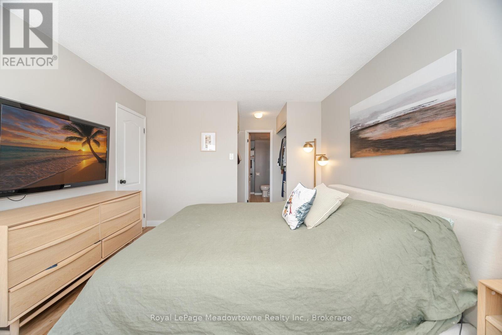 












1003 - 100 MILLSIDE DRIVE

,
Milton (OM Old Milton),




Ontario
L9T5E2

