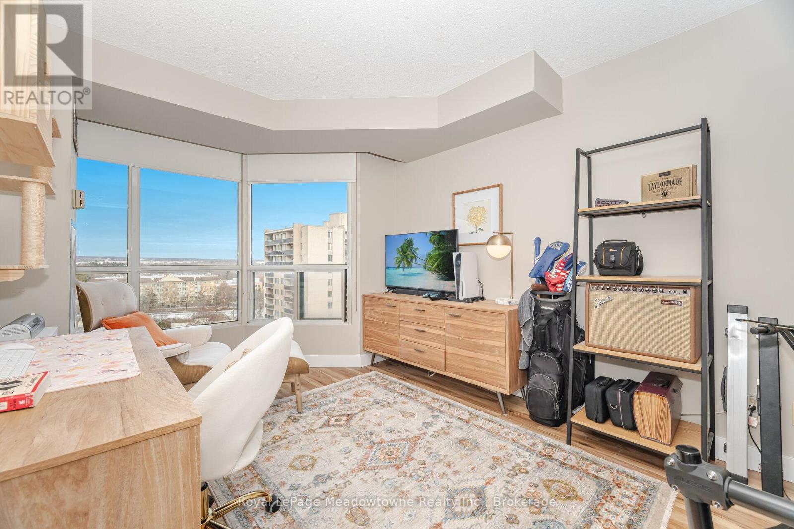 












1003 - 100 MILLSIDE DRIVE

,
Milton (OM Old Milton),




Ontario
L9T5E2

