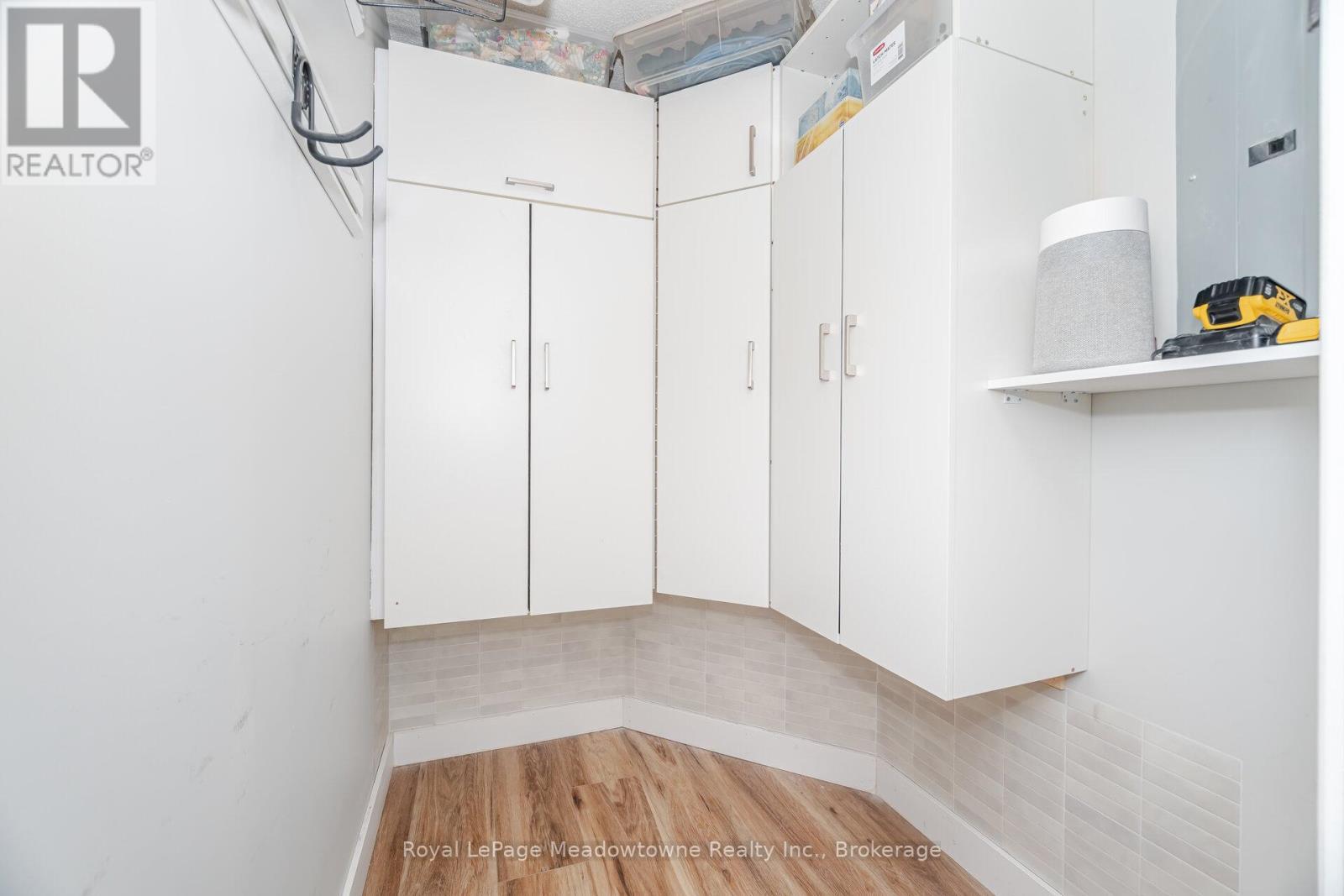 












1003 - 100 MILLSIDE DRIVE

,
Milton (OM Old Milton),




Ontario
L9T5E2

