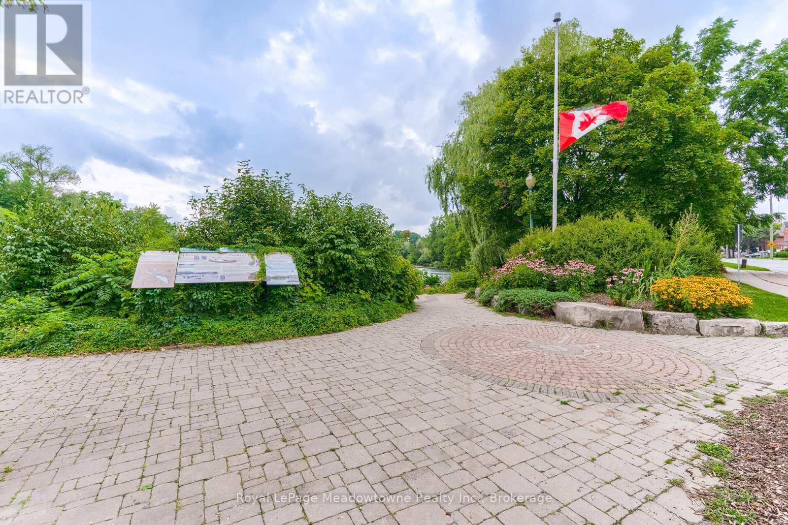 












1003 - 100 MILLSIDE DRIVE

,
Milton (OM Old Milton),




Ontario
L9T5E2

