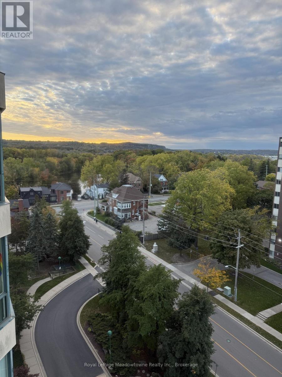 












1003 - 100 MILLSIDE DRIVE

,
Milton (OM Old Milton),




Ontario
L9T5E2

