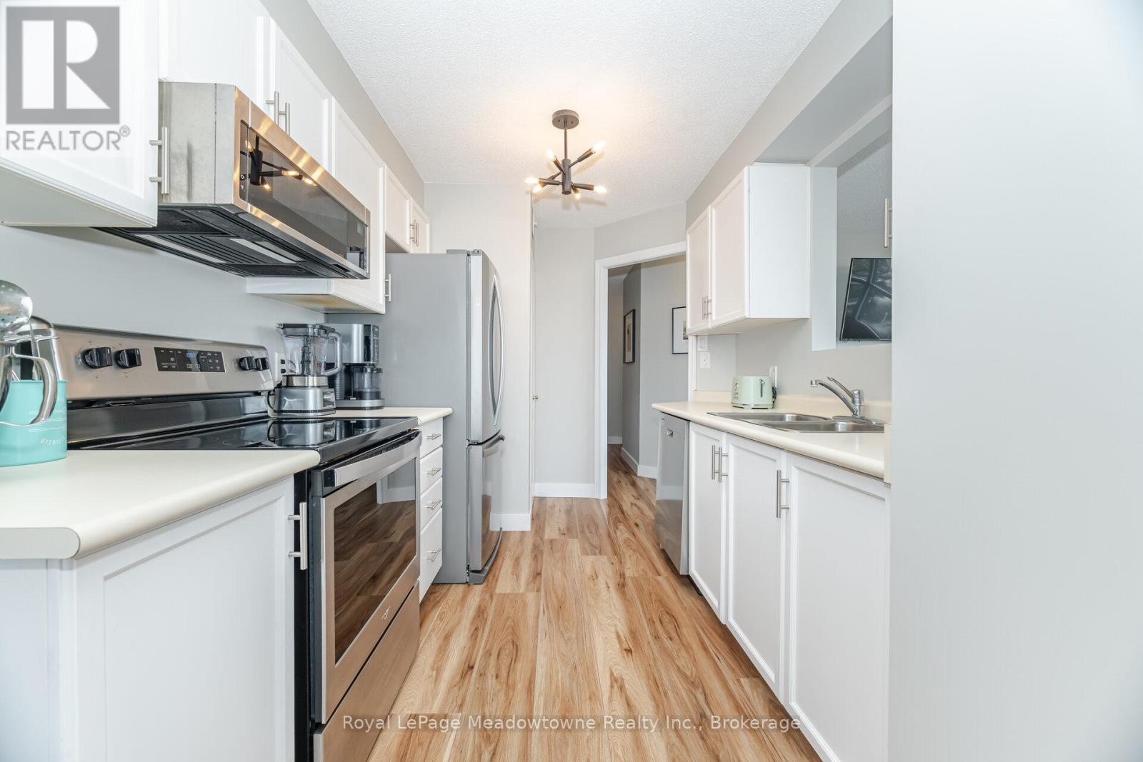 












1003 - 100 MILLSIDE DRIVE

,
Milton (OM Old Milton),




Ontario
L9T5E2

