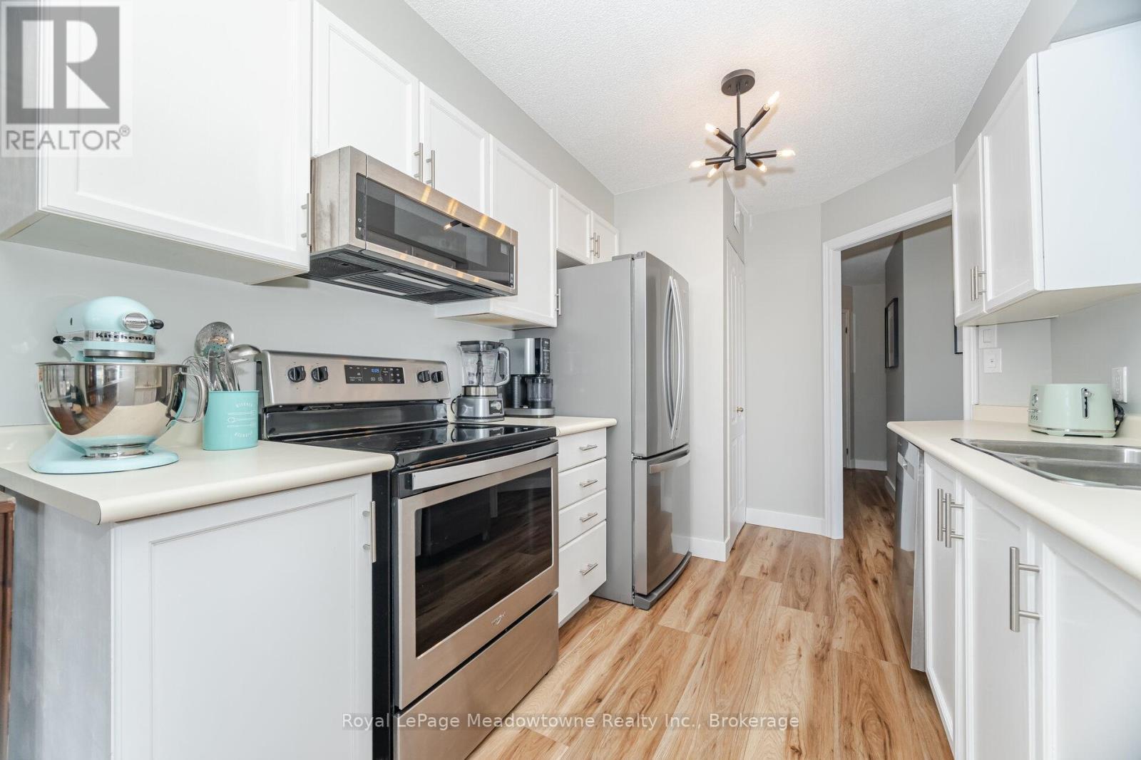 












1003 - 100 MILLSIDE DRIVE

,
Milton (OM Old Milton),




Ontario
L9T5E2

