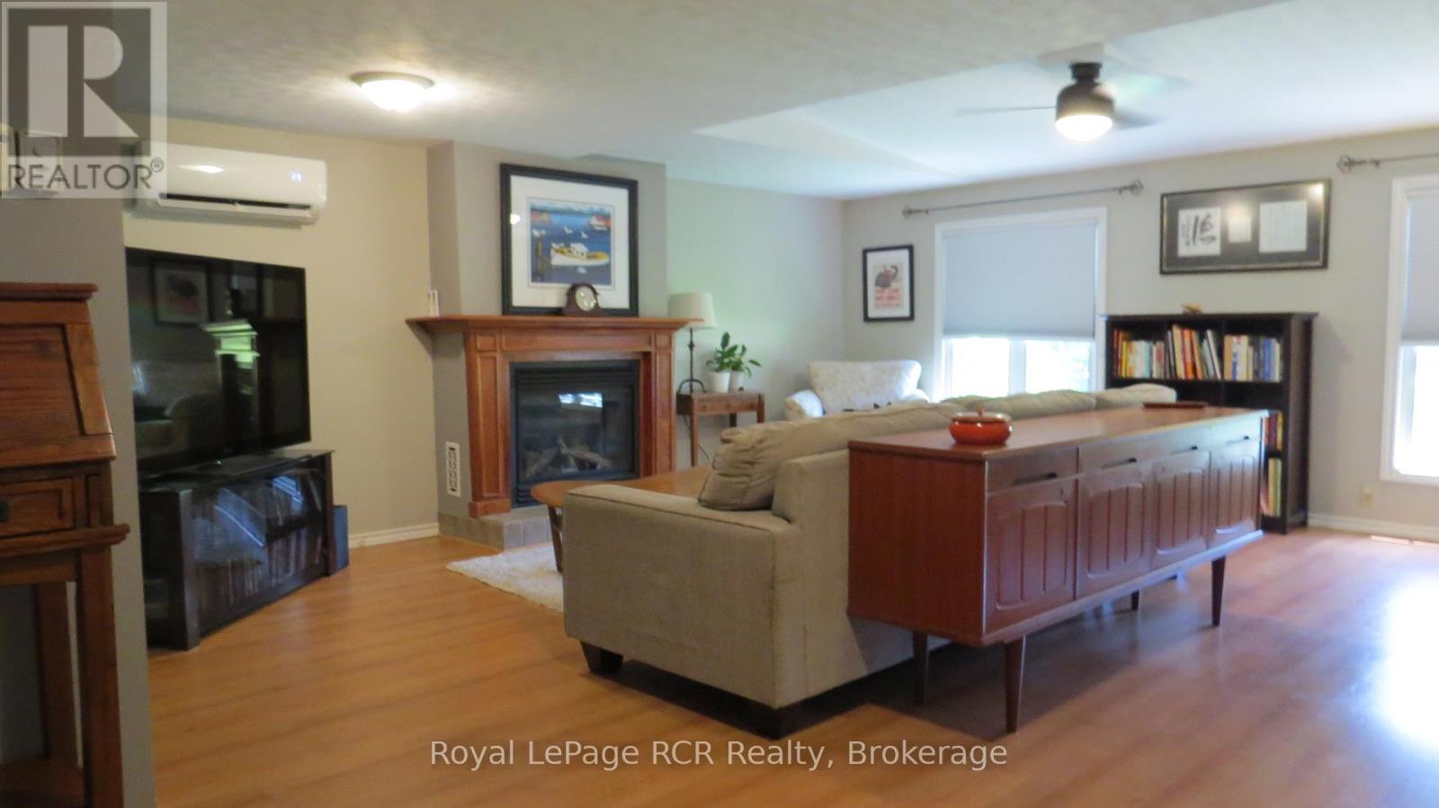 












164 EDWARD STREET

,
Saugeen Shores,




Ontario
N0H2L0

