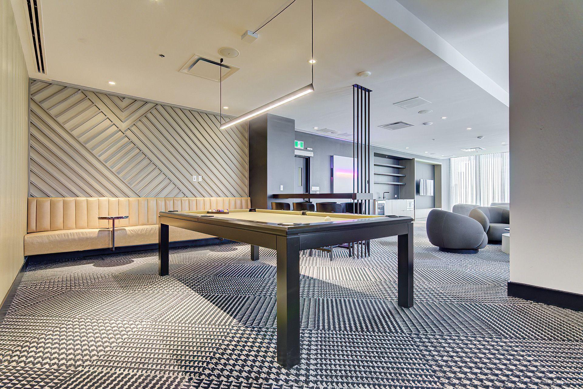 









1205


Place Phillips

, 3411,
Montréal (Ville-Marie),




QC
H3B0H3

