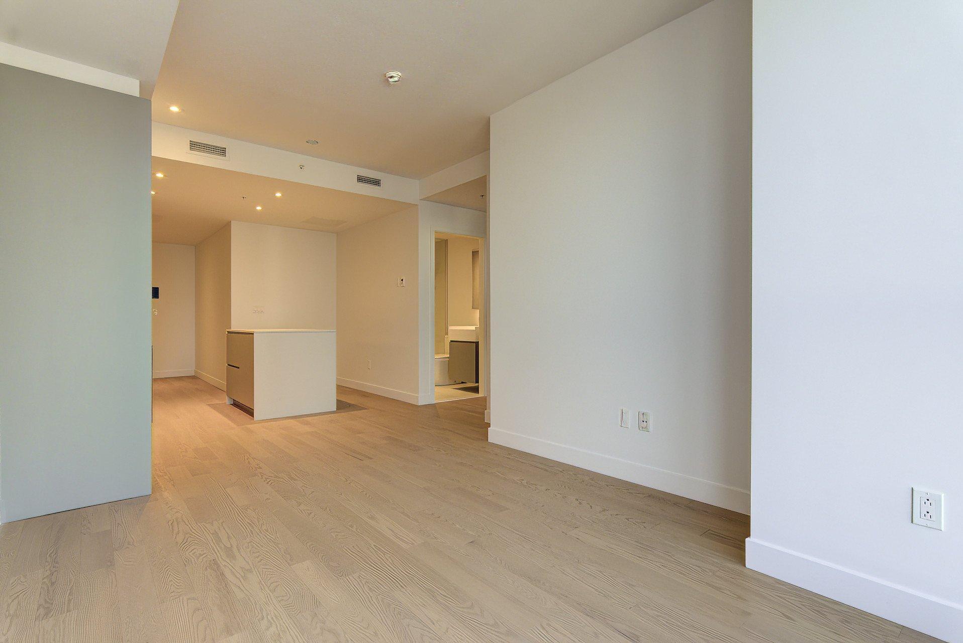 









1205


Place Phillips

, 3411,
Montréal (Ville-Marie),




QC
H3B0H3

