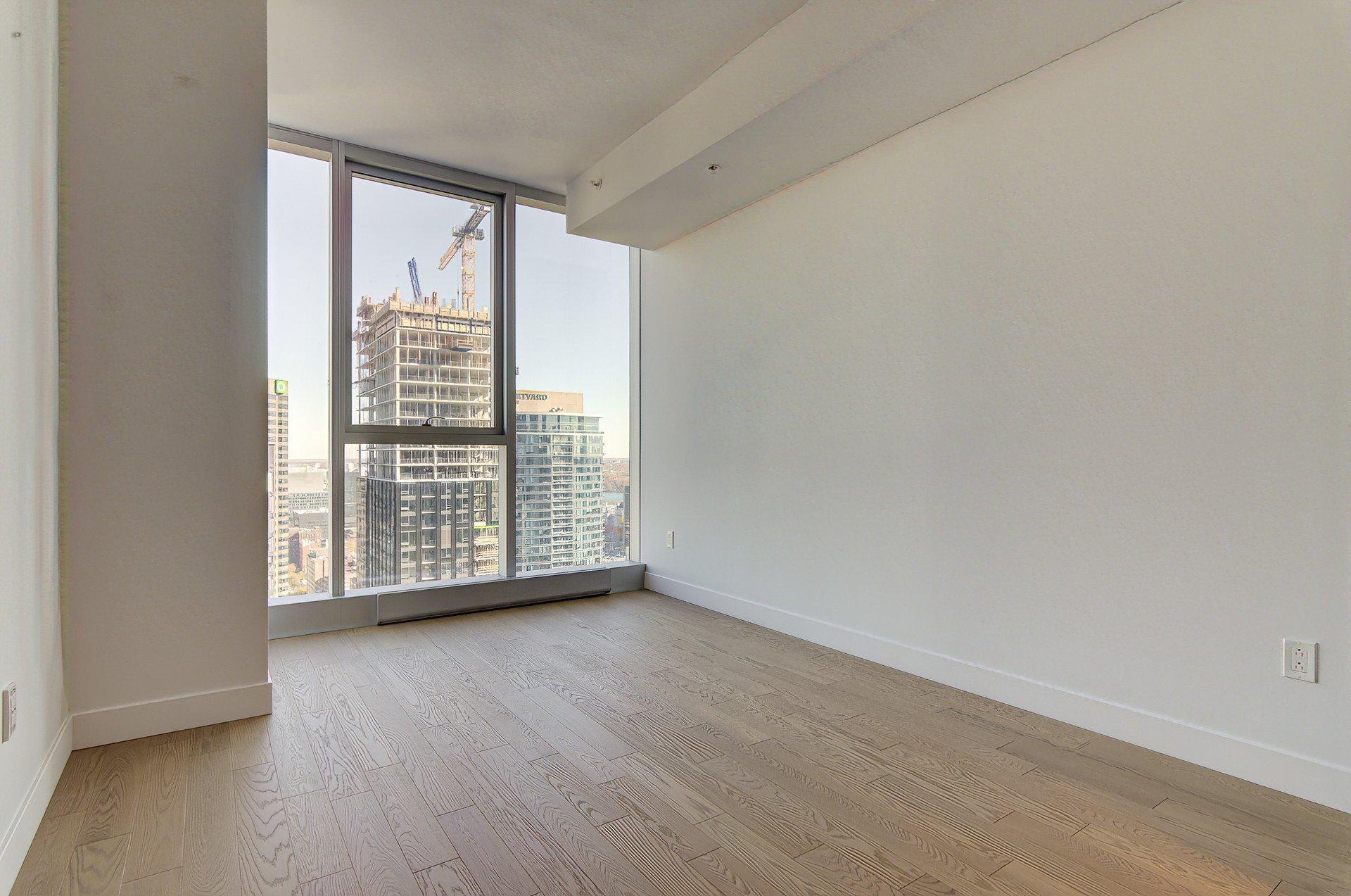 









1205


Place Phillips

, 3411,
Montréal (Ville-Marie),




QC
H3B0H3

