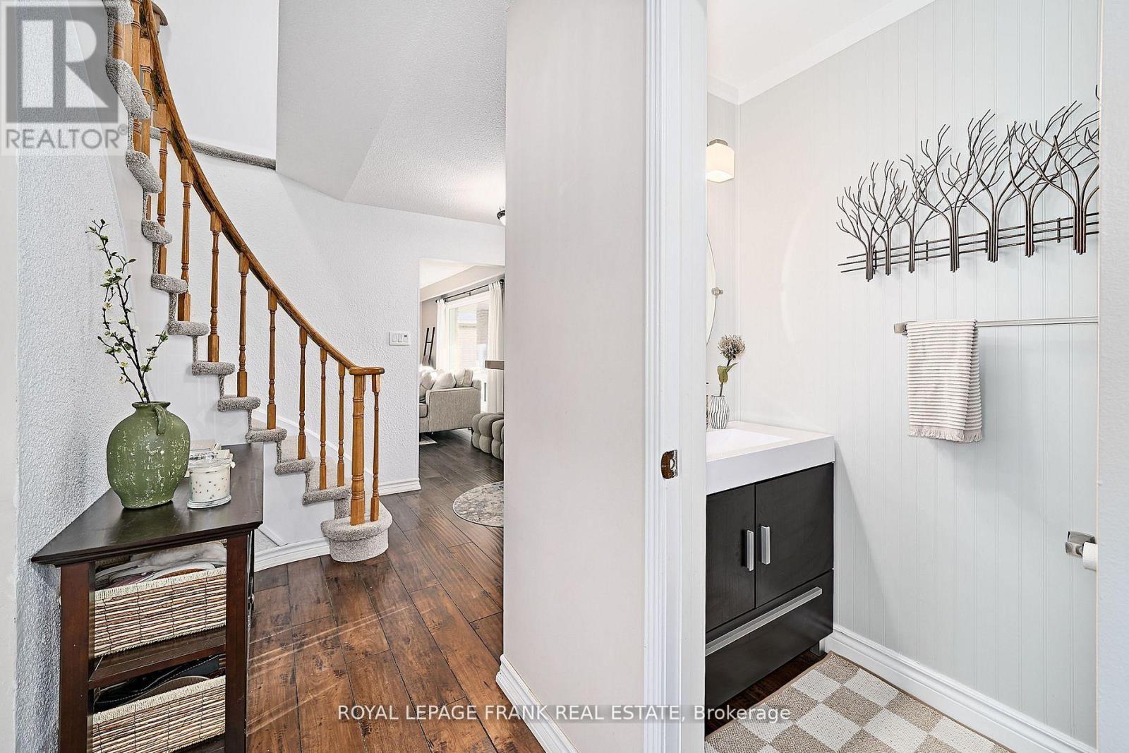 












7 JUDY COURT

,
Markham (Markham Village),




Ontario
L3P3R8

