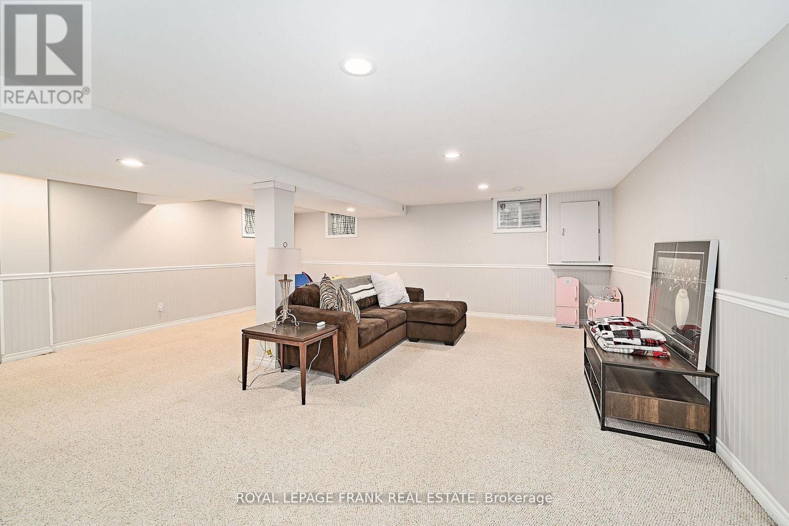 












7 JUDY COURT

,
Markham (Markham Village),




Ontario
L3P3R8

