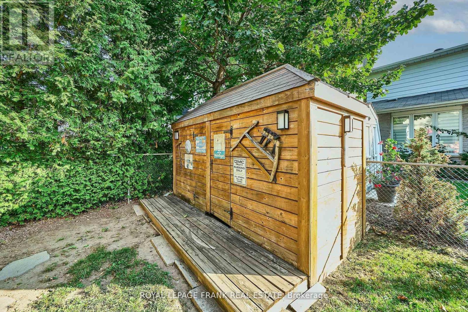 












7 JUDY COURT

,
Markham (Markham Village),




Ontario
L3P3R8

