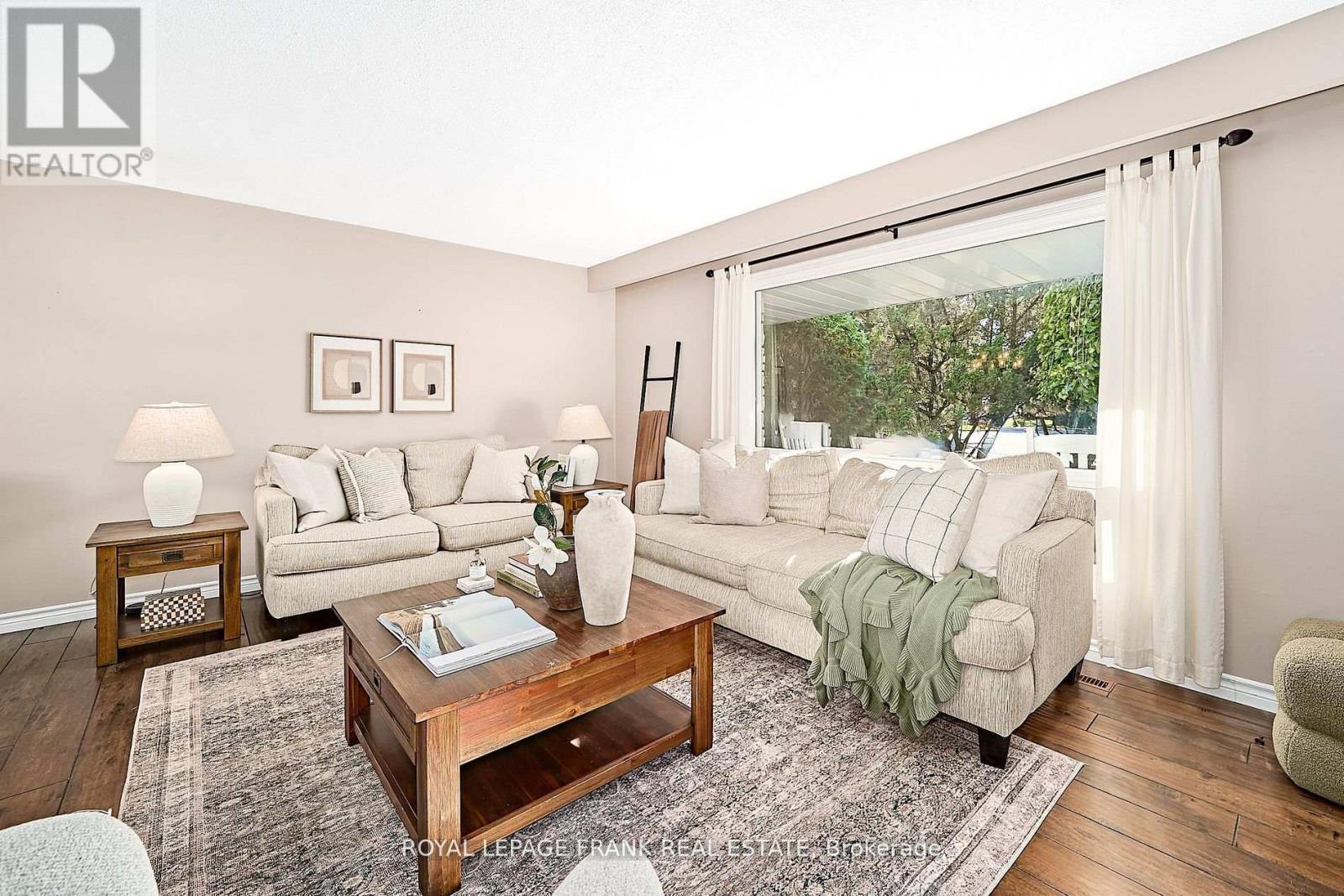 












7 JUDY COURT

,
Markham (Markham Village),




Ontario
L3P3R8

