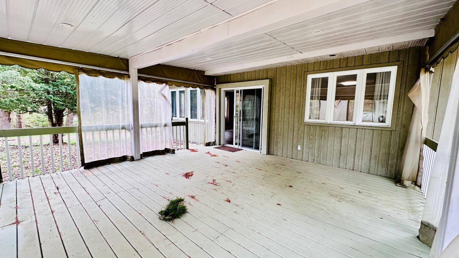 









1102


Boul. de La Salette

,
Saint-Jérôme,




QC
J5L2J7

