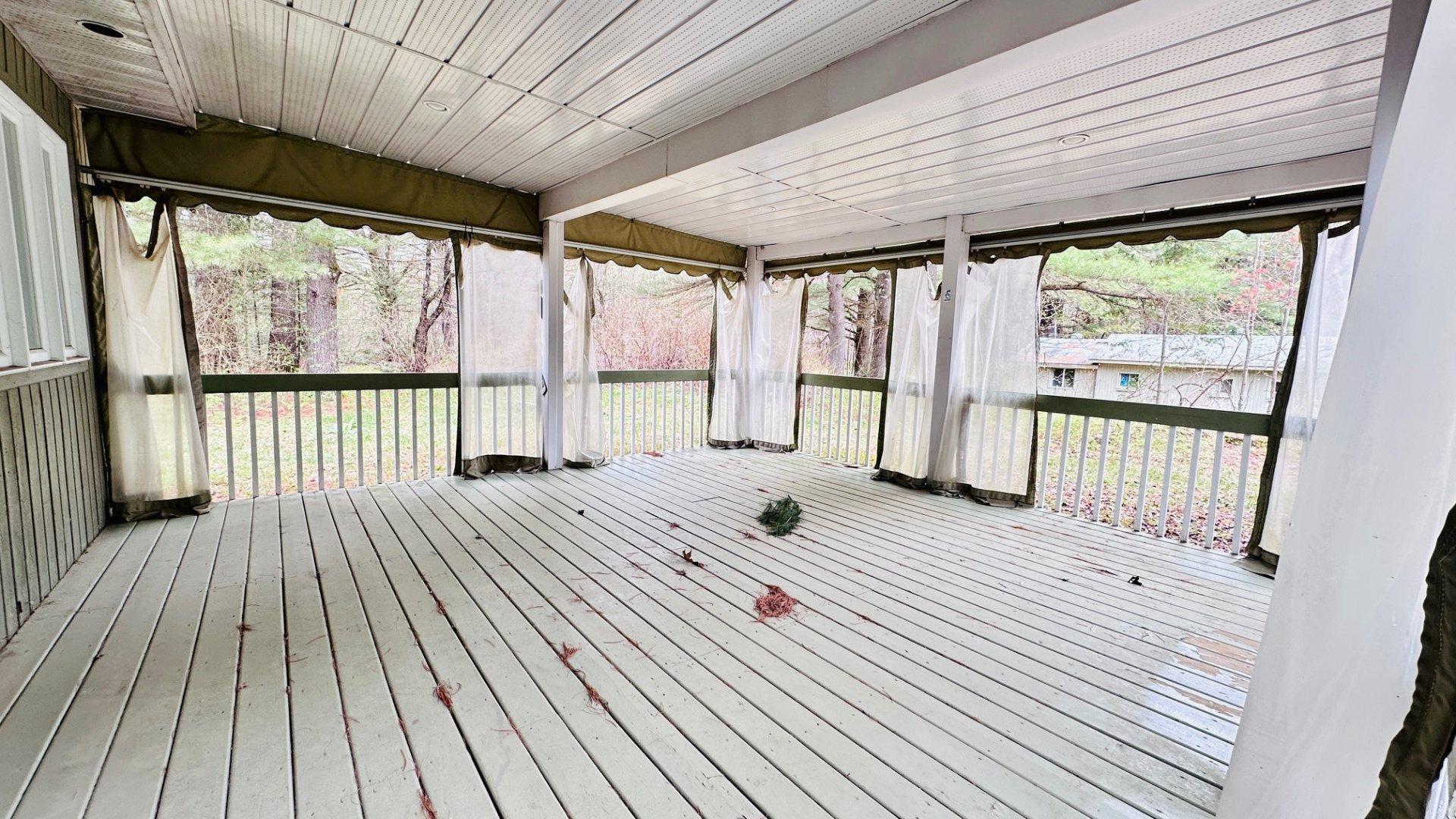 









1102


Boul. de La Salette

,
Saint-Jérôme,




QC
J5L2J7

