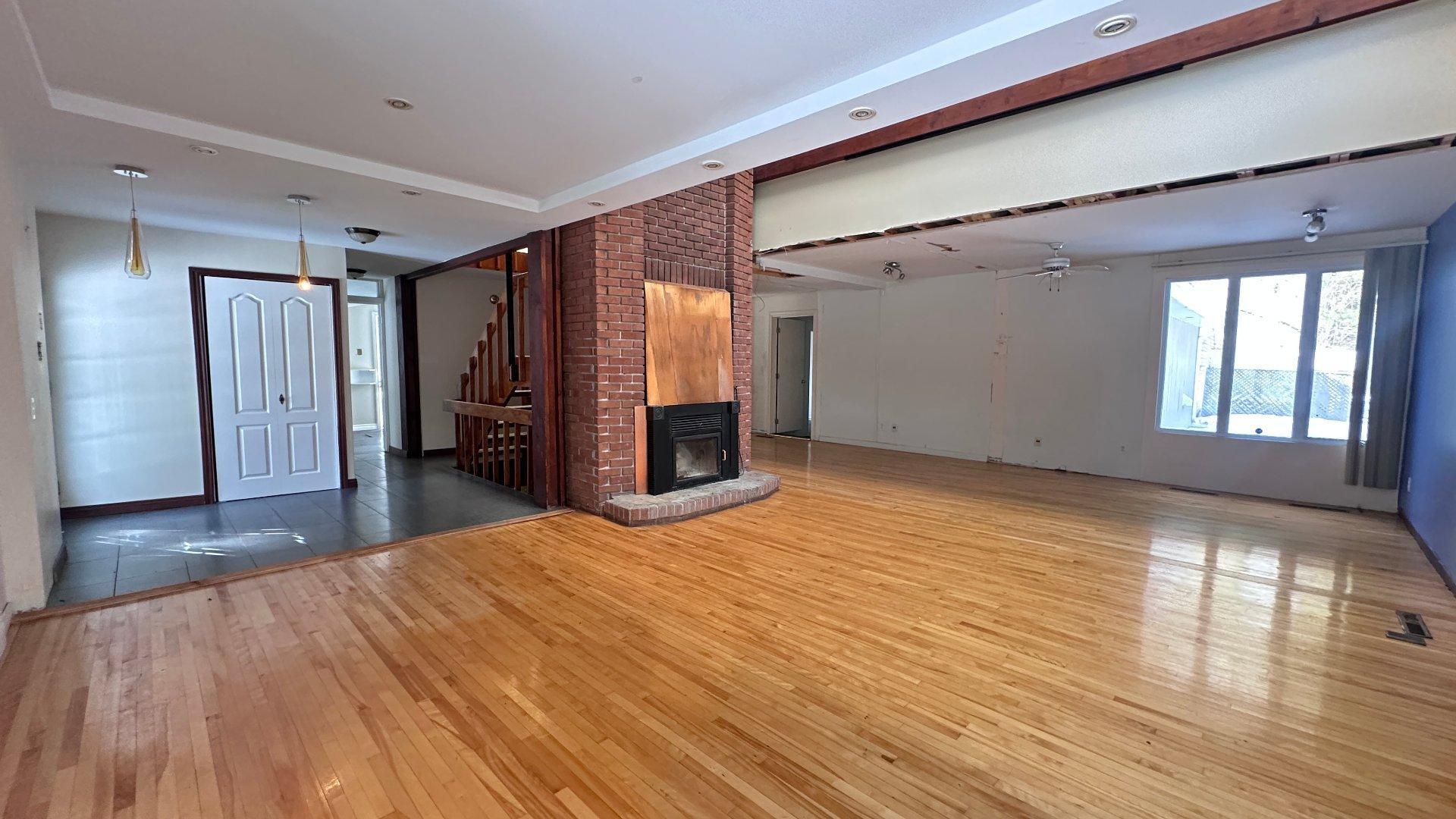 









1102


Boul. de La Salette

,
Saint-Jérôme,




QC
J5L2J7

