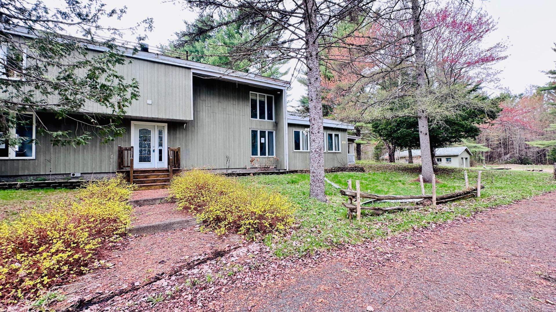 









1102


Boul. de La Salette

,
Saint-Jérôme,




QC
J5L2J7

