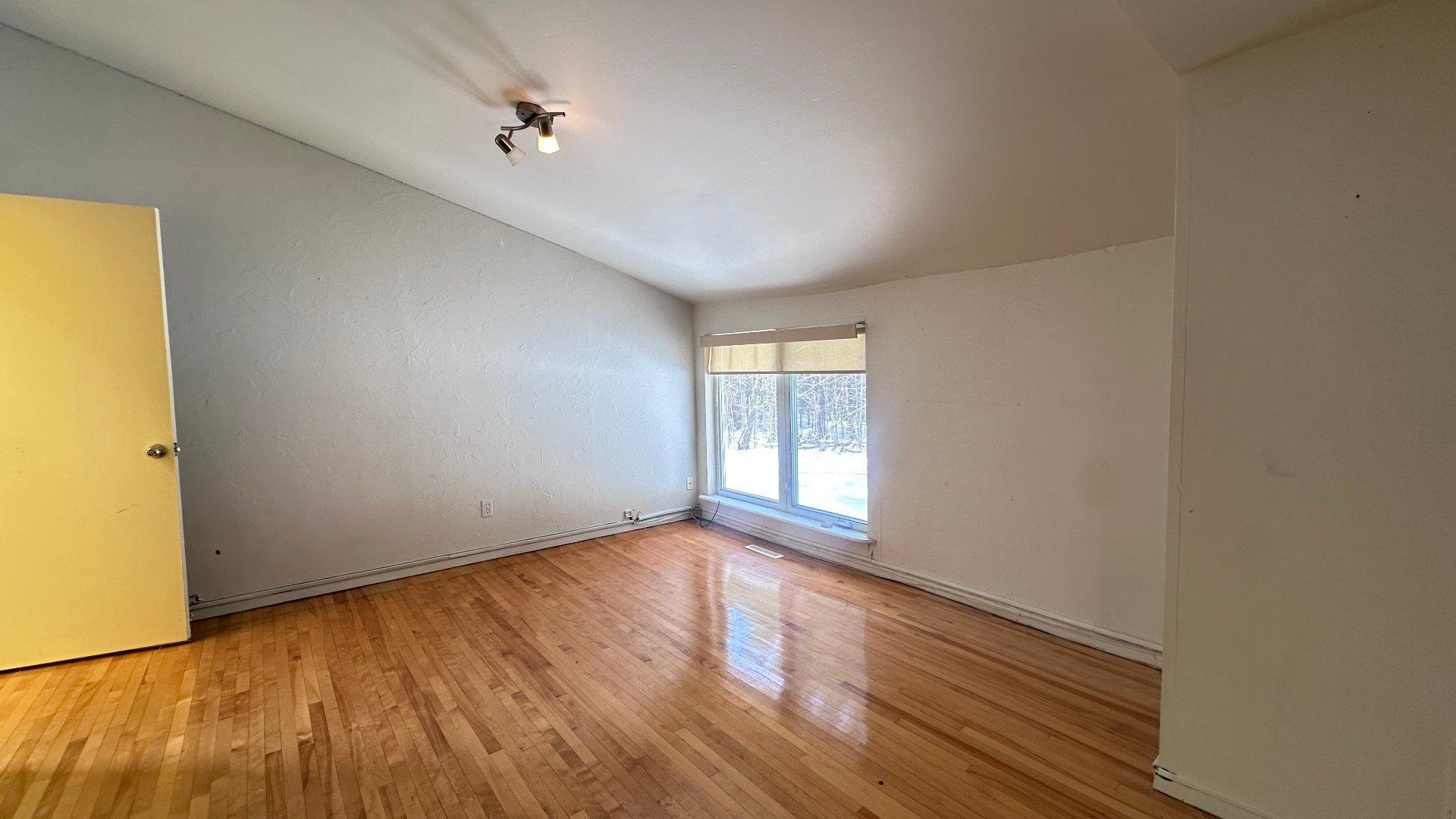 









1102


Boul. de La Salette

,
Saint-Jérôme,




QC
J5L2J7

