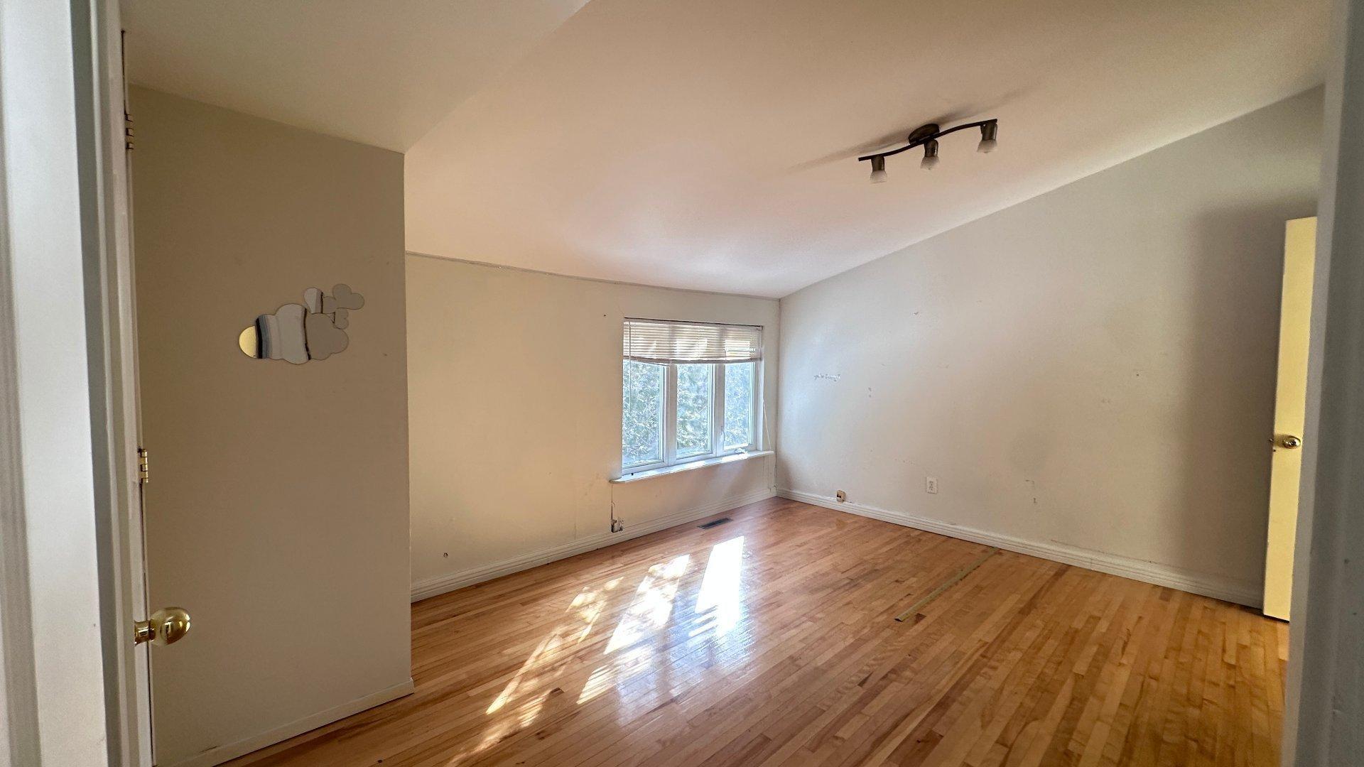 









1102


Boul. de La Salette

,
Saint-Jérôme,




QC
J5L2J7

