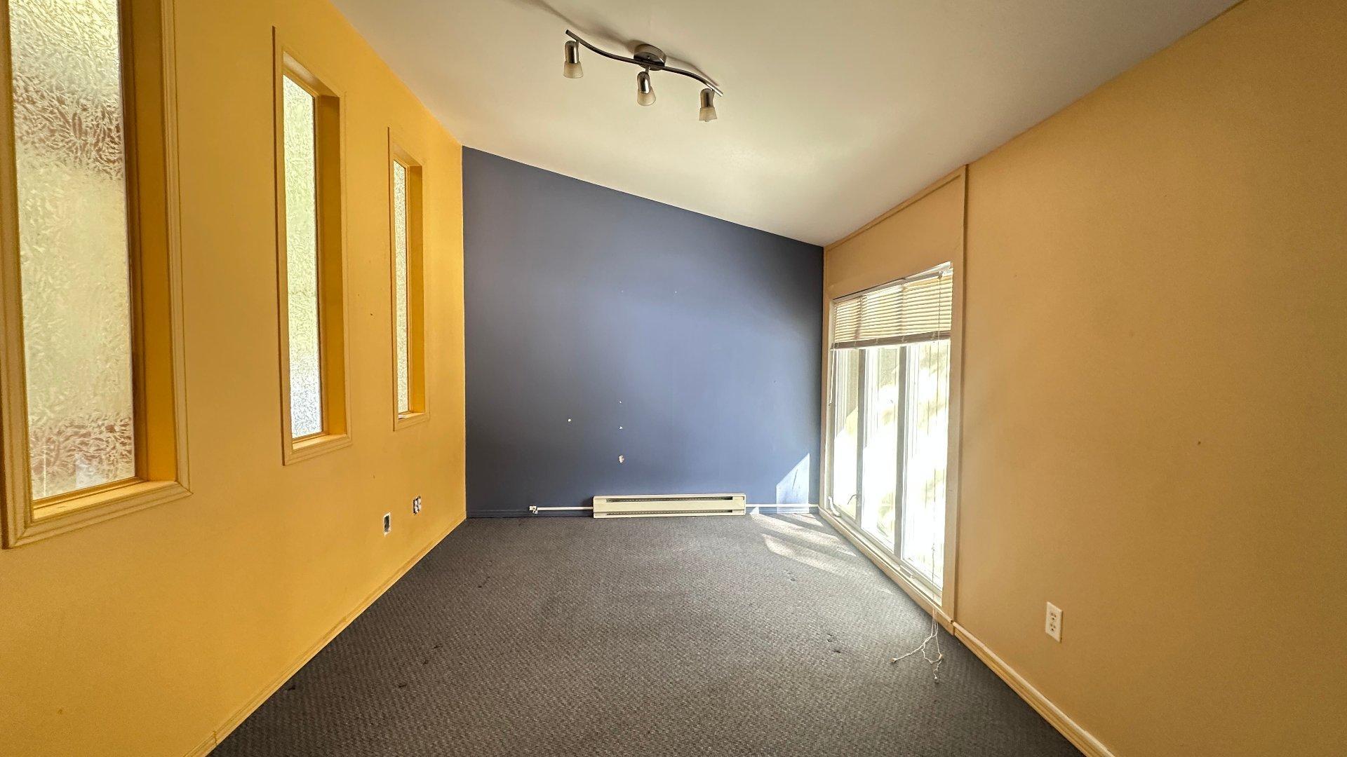 









1102


Boul. de La Salette

,
Saint-Jérôme,




QC
J5L2J7

